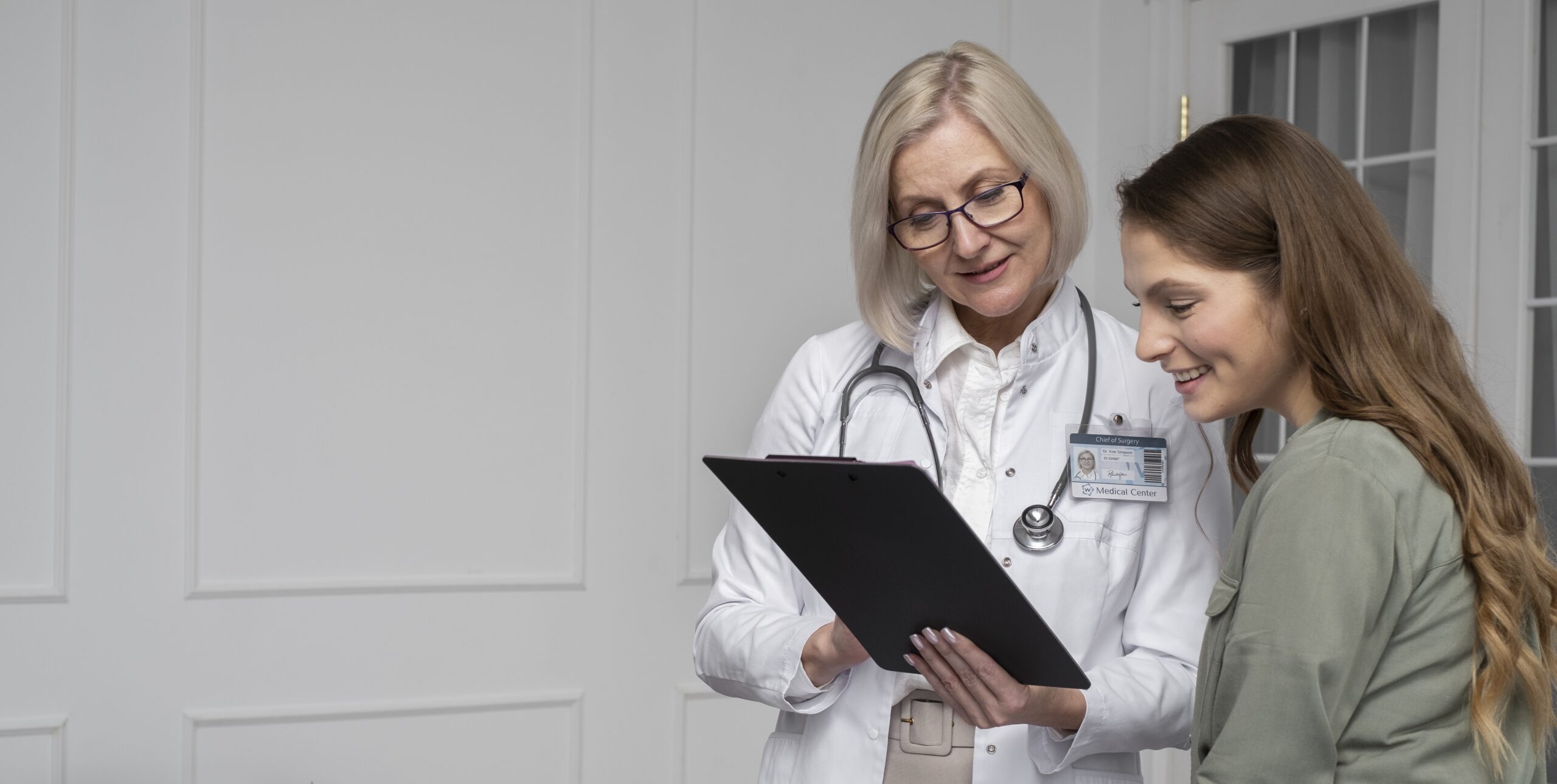 Общается врач с пациентом